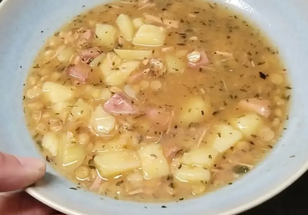 Ile kcal ma zupa grochowa? Sprawdź kaloryczność i skład!