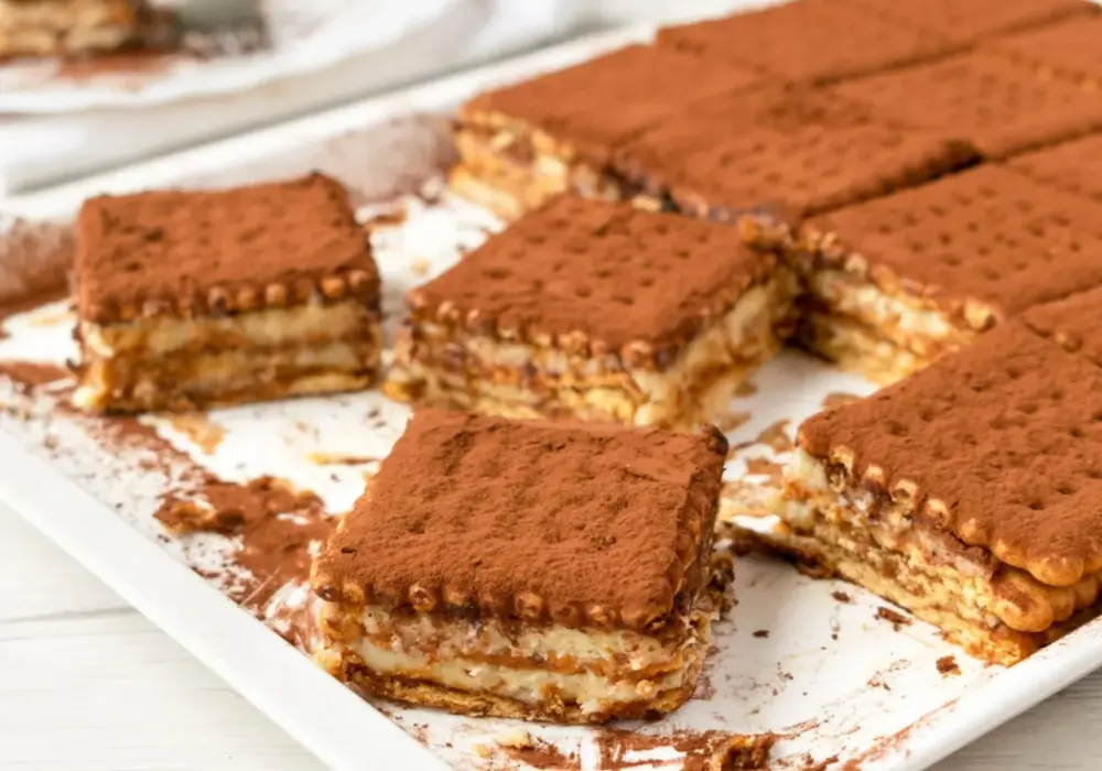 Tanie ciasto bez pieczenia z herbatnikami - Zrób idealne!