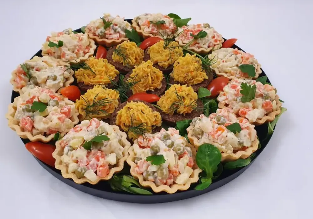 Finger food na przyjęcie - jak ułożyć różnorodny stół?