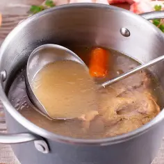 Na jakim mięsie gotować zupę, aby uzyskać najlepszy smak?