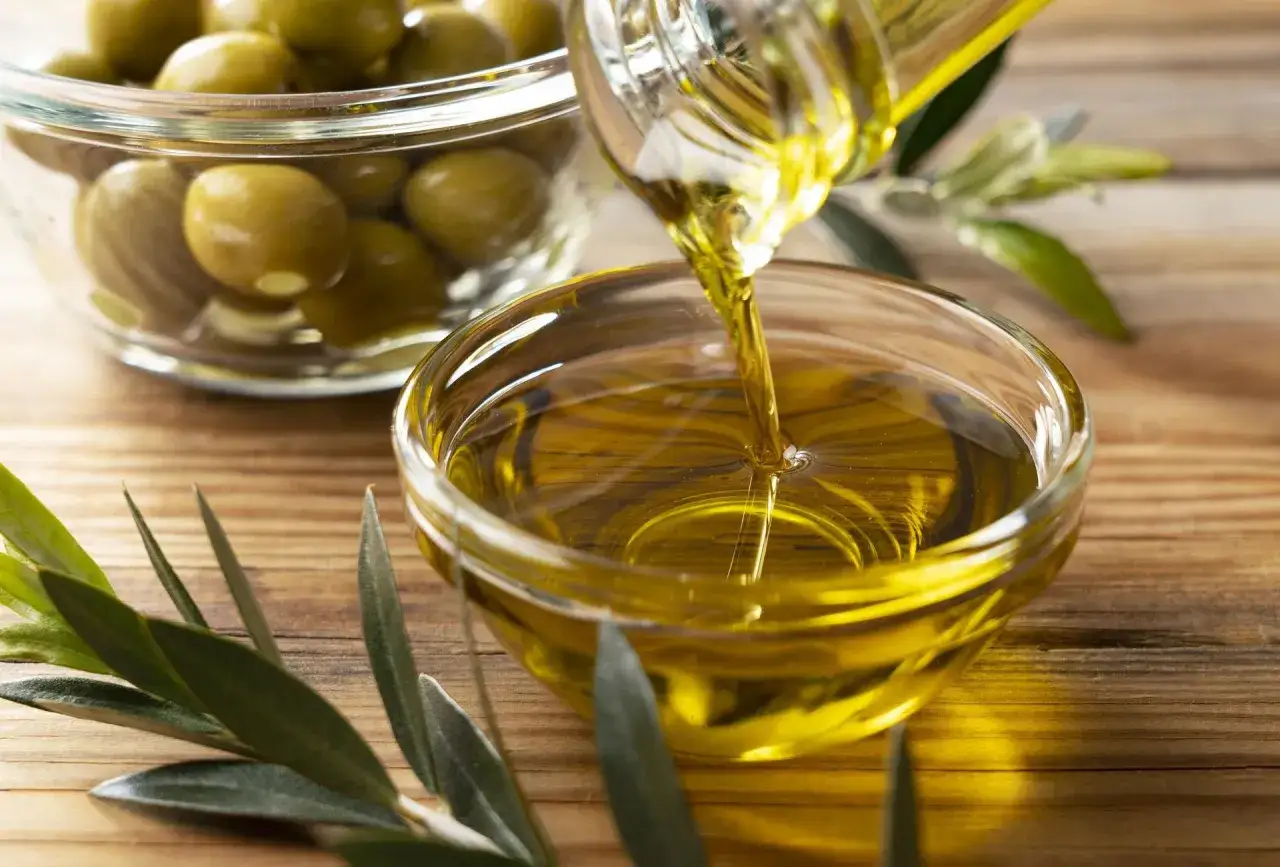 Zdjęcie Z czego może być oliwa? Odkryj tajemnice jej składników i produkcji