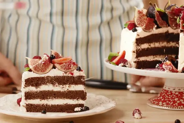 Tort Czekoladowy z Mascarpone i Owocami - Bez Błędów