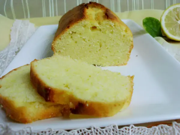 Wilgotna babka cytrynowa - przepis bez zakalca i suchości