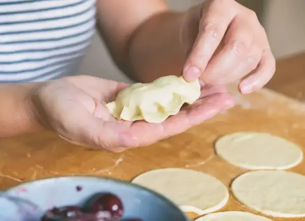 Ciasto na pierogi bez jajka - miękkie i elastyczne