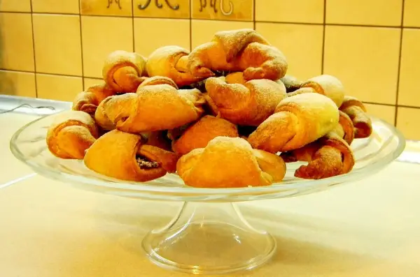 Domowe Rogaliki Drożdżowe - Przepis na miękkie jak u babci