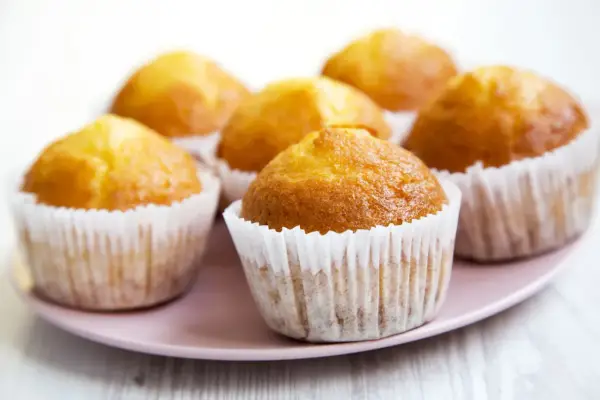 Wilgotne muffinki z pomarańczą i oliwą - prosty przepis i triki