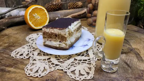 Likier pomarańczowy w cieście - do jakich deserów pasuje?