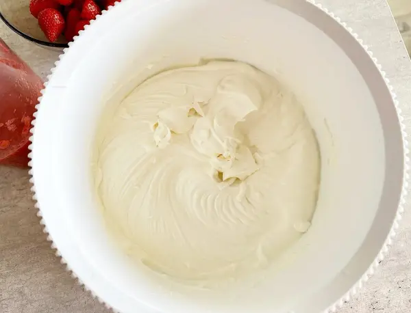 Krem z mascarpone do tortu i deserów - jak zrobić go idealnie